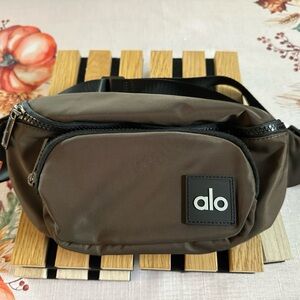 NWT ALO Yoga Explorer Fanny Pack